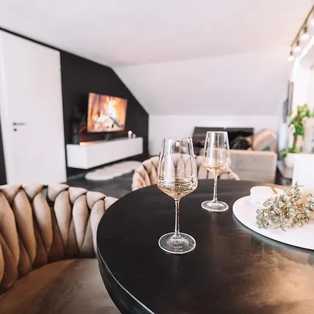 Mit Sonnigen Balkon Und Berg Blick Im Allgaeu Apartment