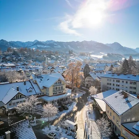 Mit Sonnigen Balkon Und Berg Blick Im Allgaeu *